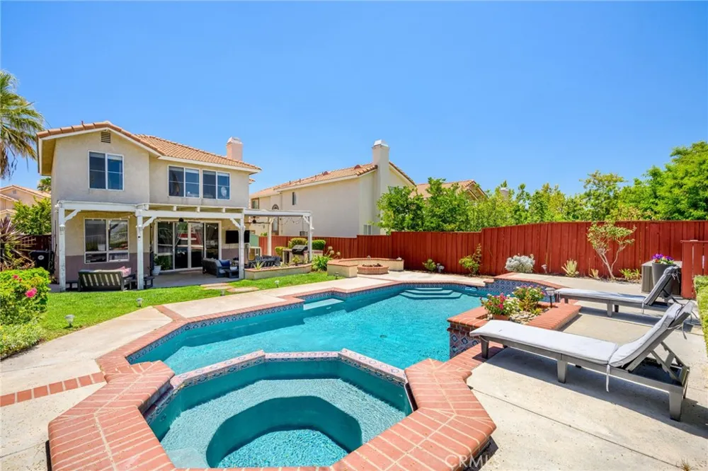 18541 Olympian Court Canyon Country, CA 91351