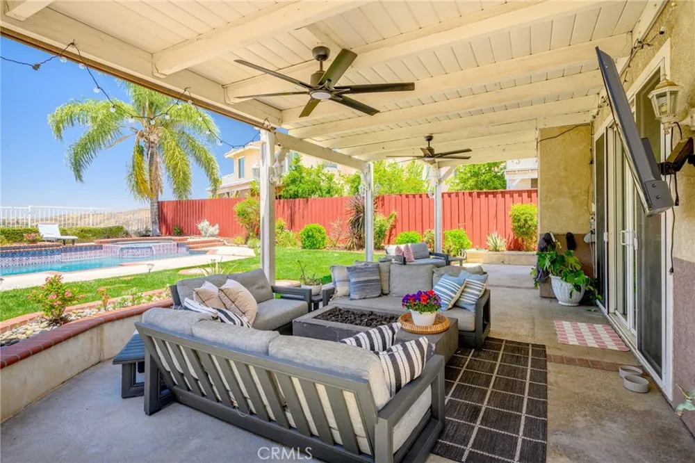 18541 Olympian Court Canyon Country, CA 91351