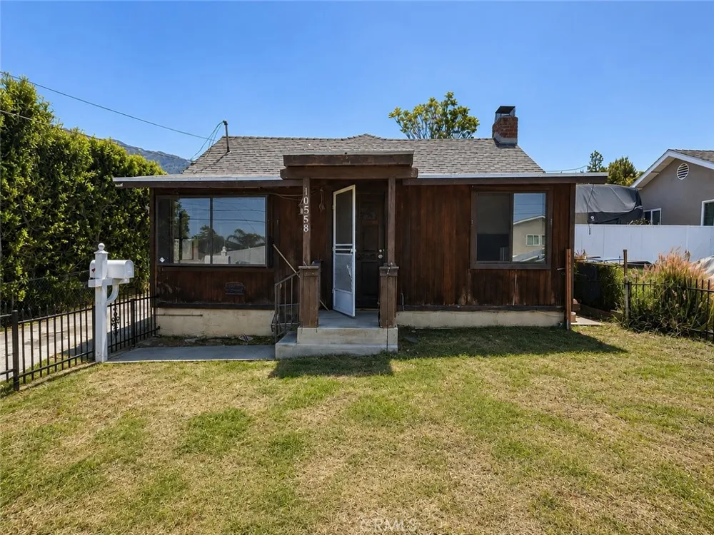 10558 Las Lunitas Avenue Tujunga, CA 91042
