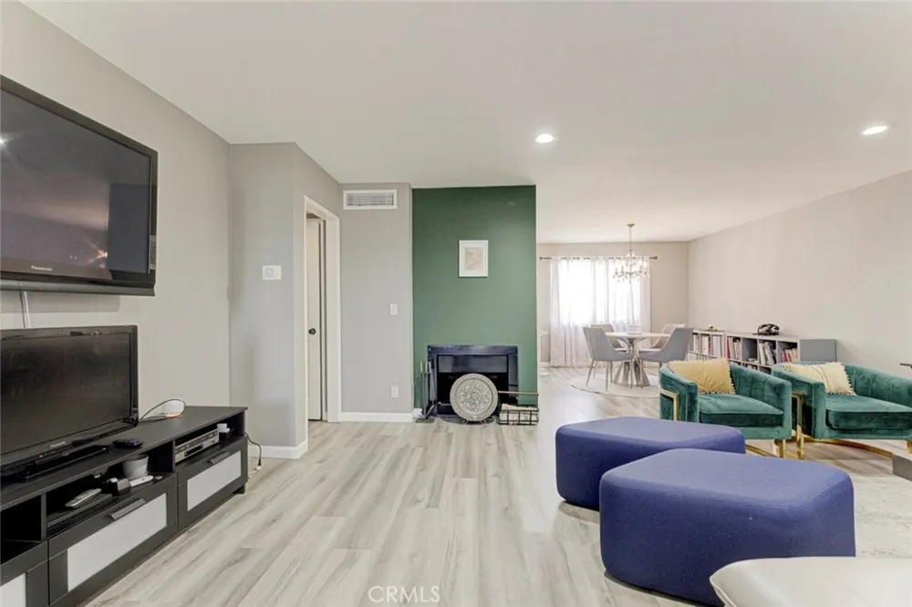 7759 Via Capri Burbank, CA 91504