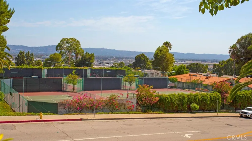 7759 Via Capri Burbank, CA 91504