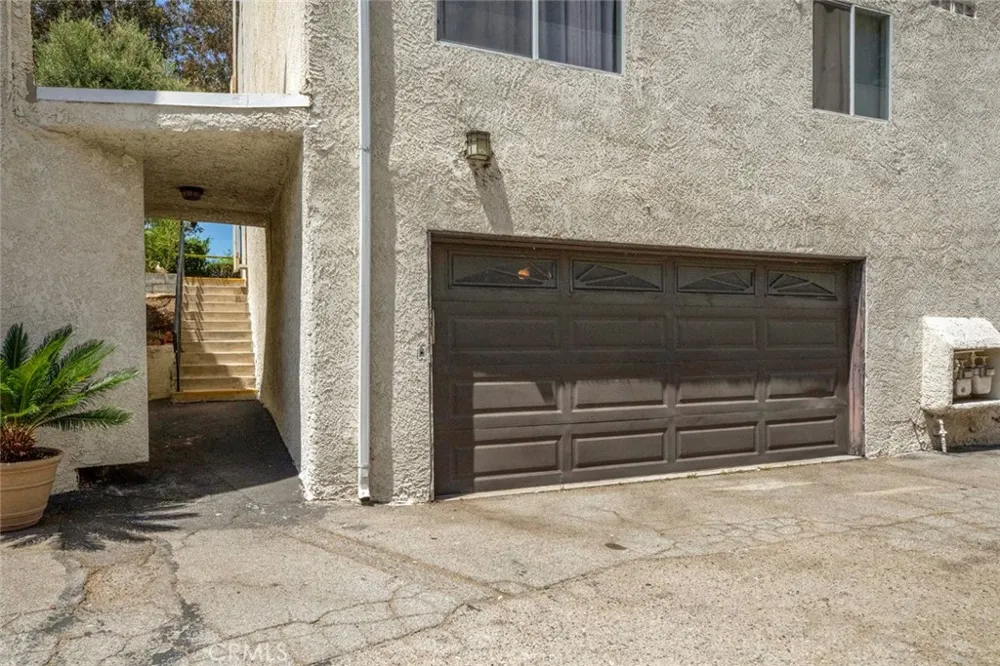7759 Via Capri Burbank, CA 91504
