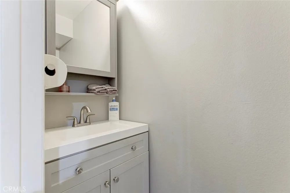 7759 Via Capri Burbank, CA 91504