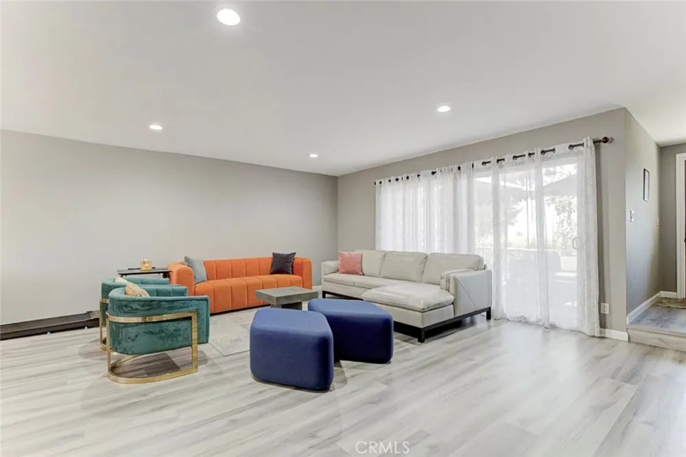 7759 Via Capri Burbank, CA 91504