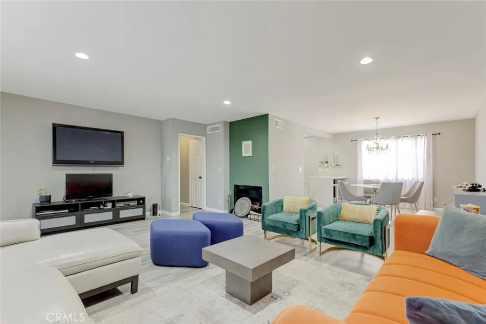 7759 Via Capri Burbank, CA 91504