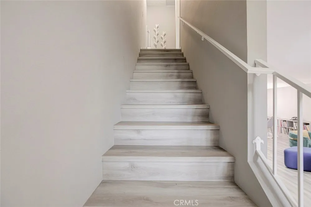 7759 Via Capri Burbank, CA 91504