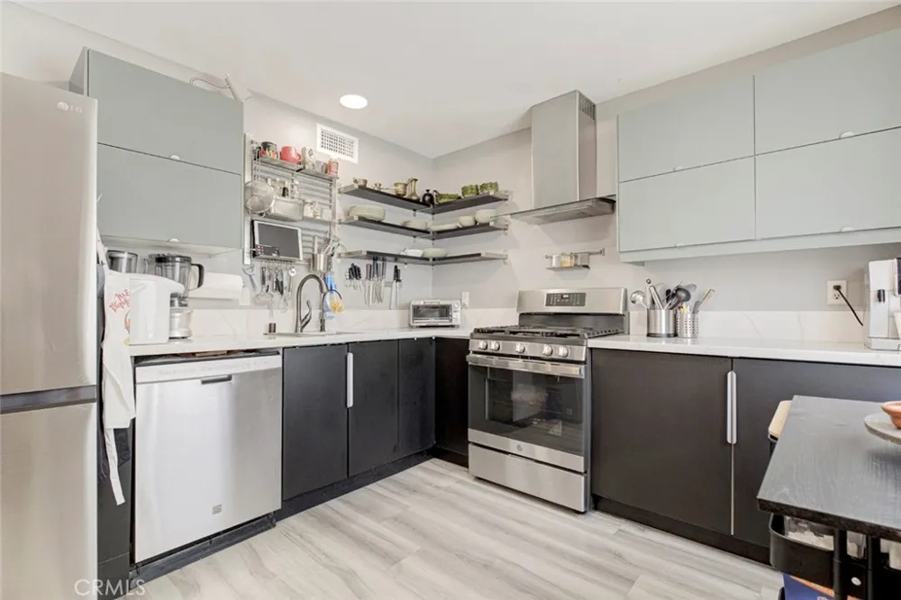 7759 Via Capri Burbank, CA 91504