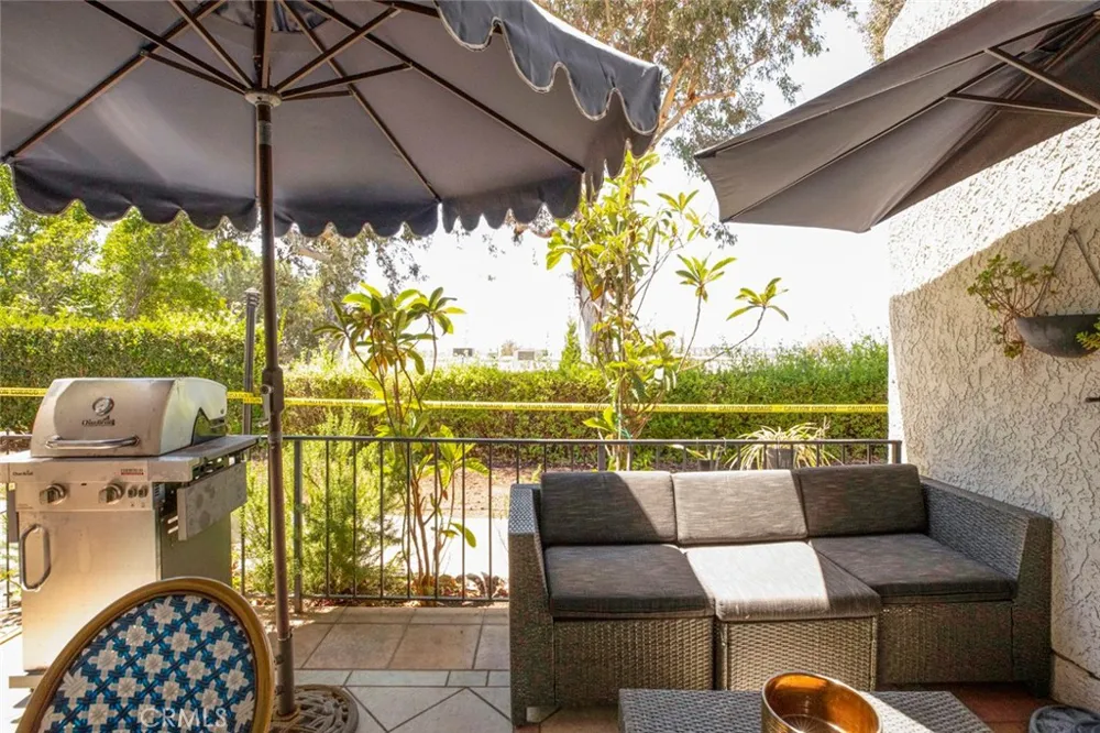 7759 Via Capri Burbank, CA 91504