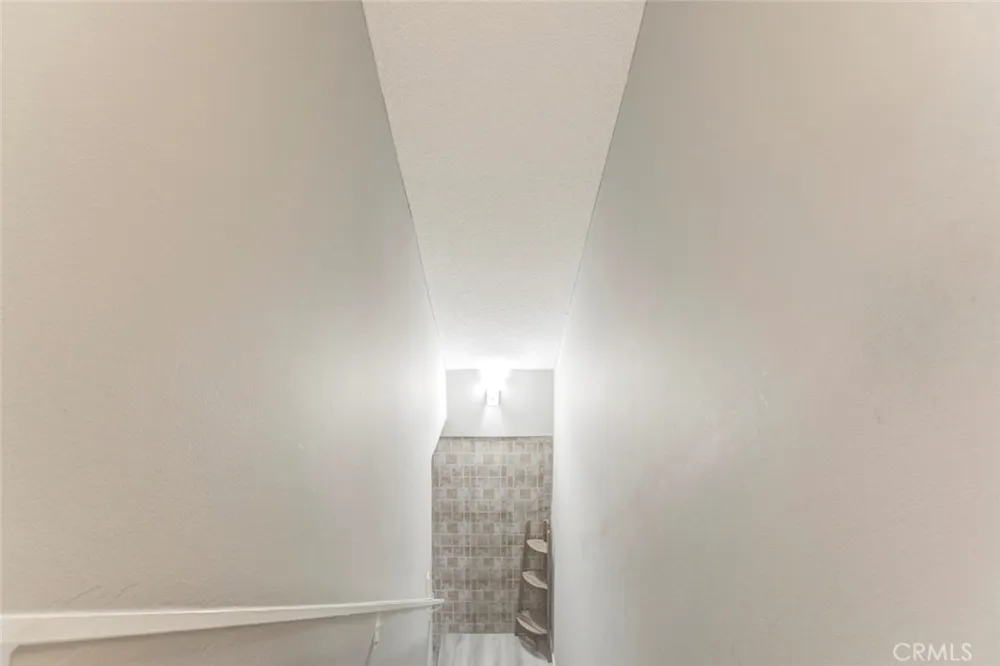 7759 Via Capri Burbank, CA 91504
