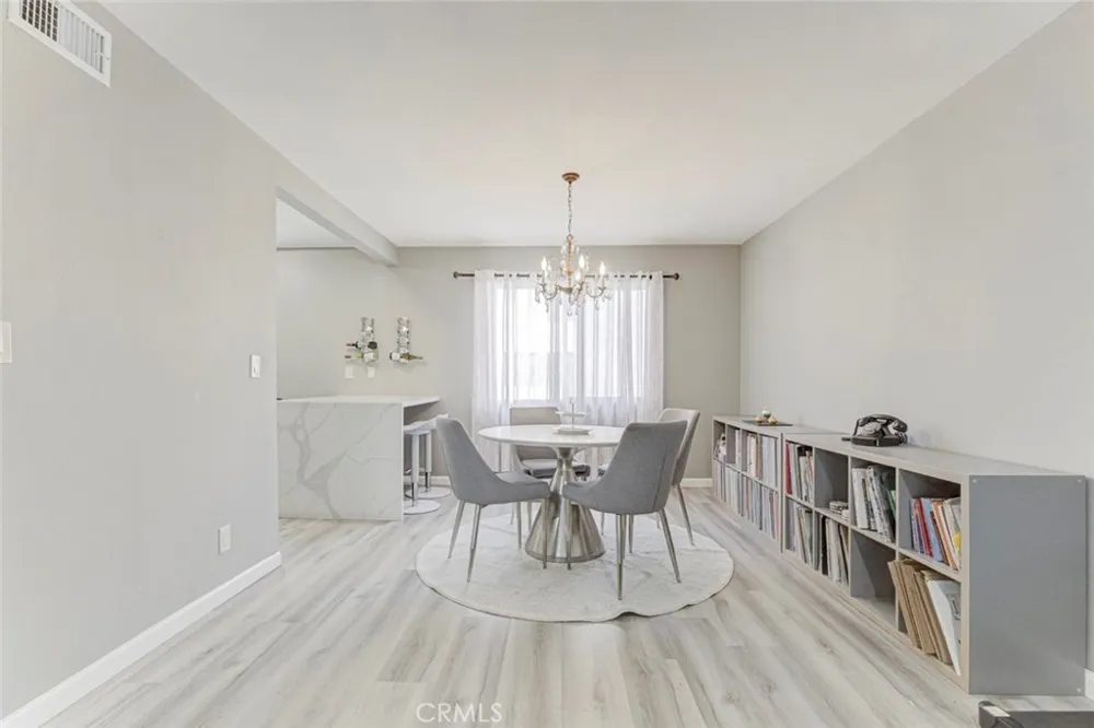 7759 Via Capri Burbank, CA 91504
