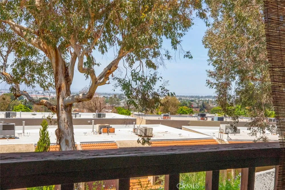 7759 Via Capri Burbank, CA 91504