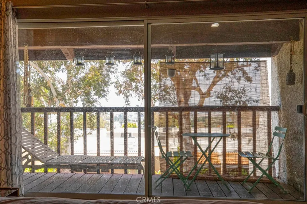 7759 Via Capri Burbank, CA 91504