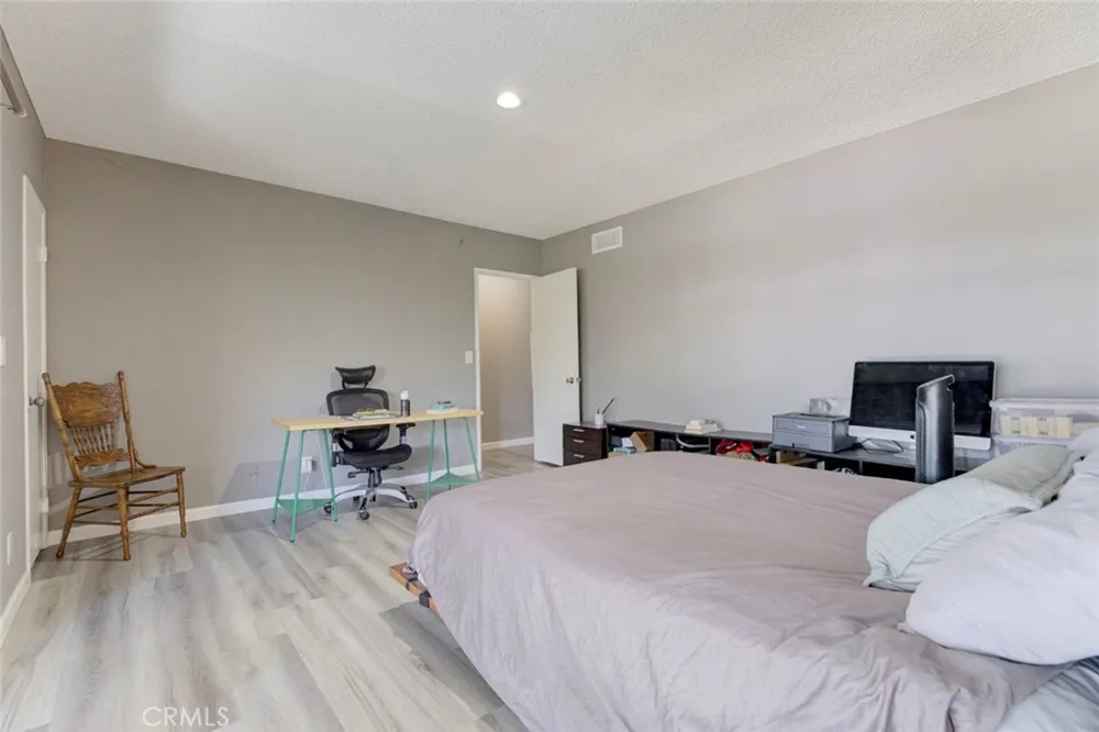 7759 Via Capri Burbank, CA 91504
