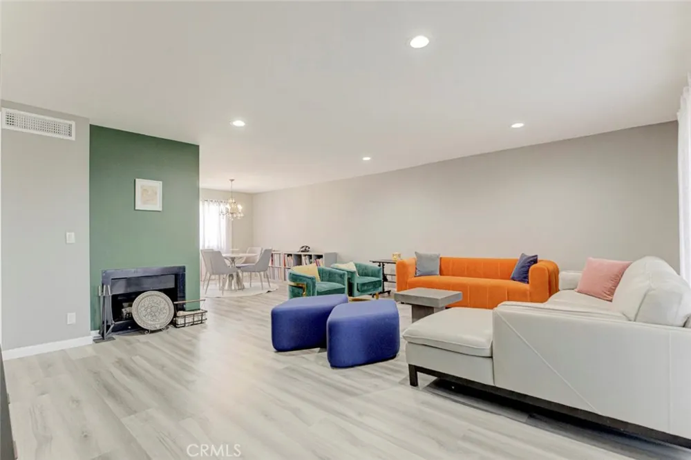 7759 Via Capri Burbank, CA 91504