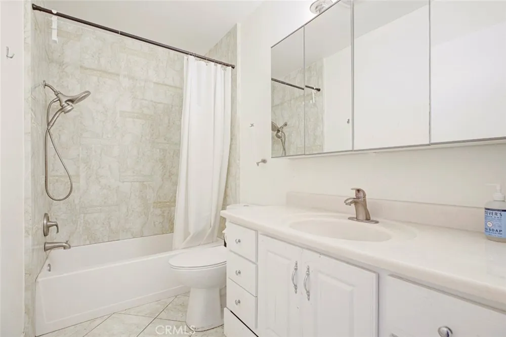 7759 Via Capri Burbank, CA 91504