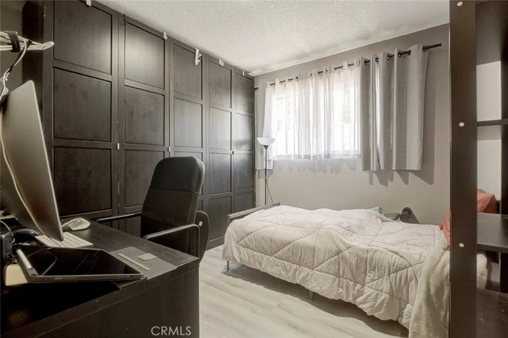 7759 Via Capri Burbank, CA 91504