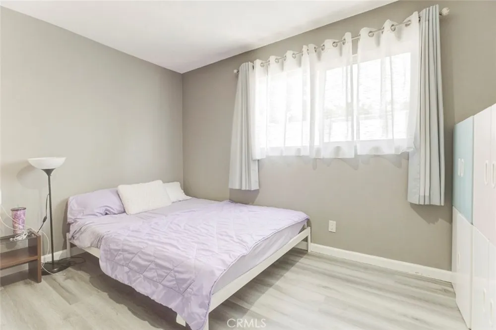 7759 Via Capri Burbank, CA 91504