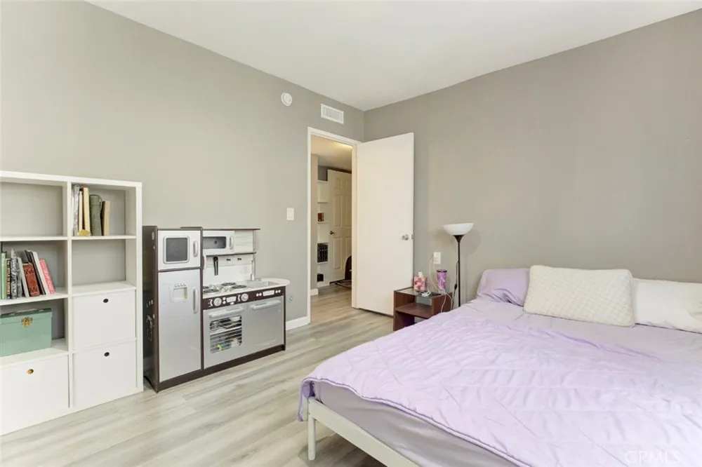 7759 Via Capri Burbank, CA 91504