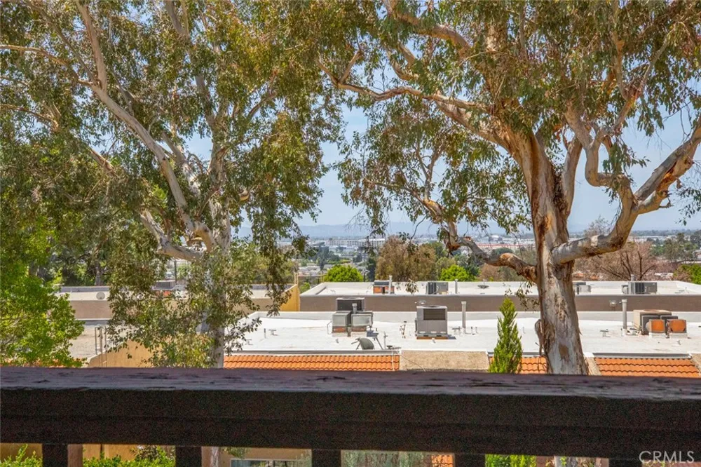 7759 Via Capri Burbank, CA 91504