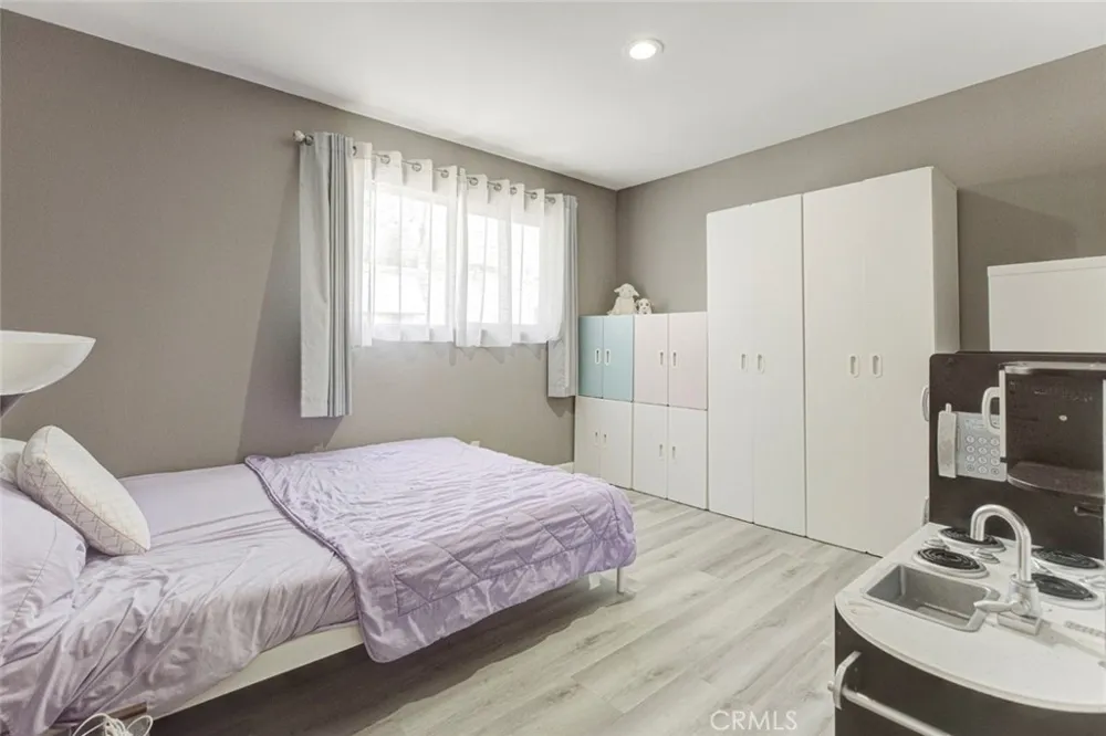 7759 Via Capri Burbank, CA 91504