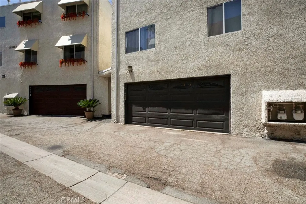 7759 Via Capri Burbank, CA 91504