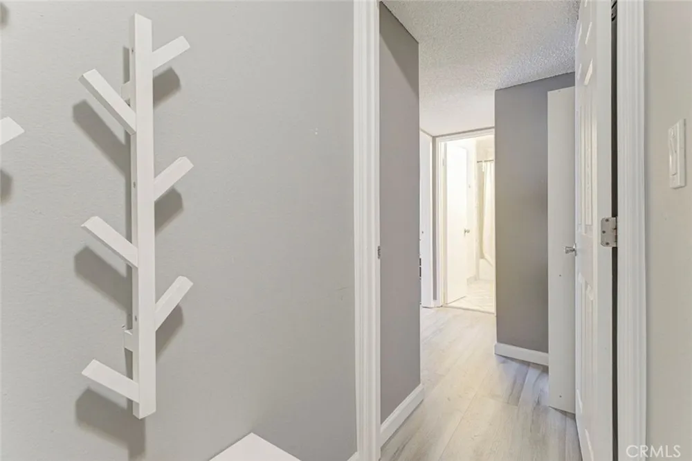 7759 Via Capri Burbank, CA 91504
