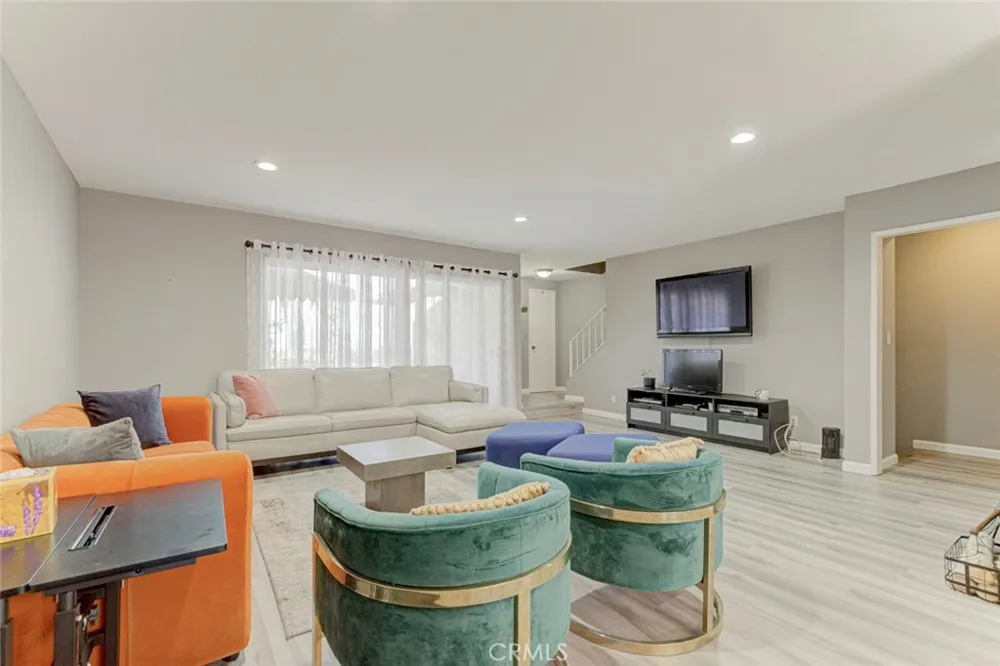 7759 Via Capri Burbank, CA 91504