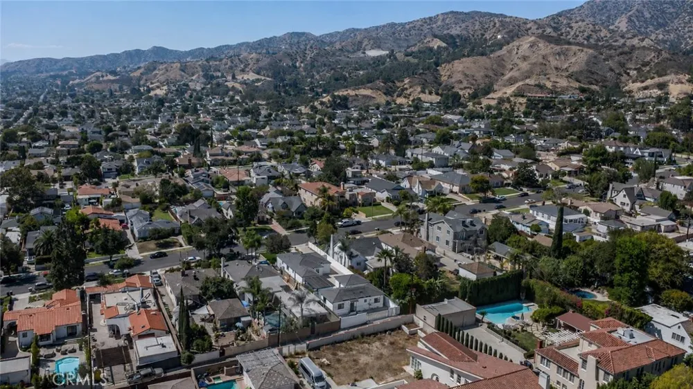 828 E Fairmount Road Burbank, CA 91501