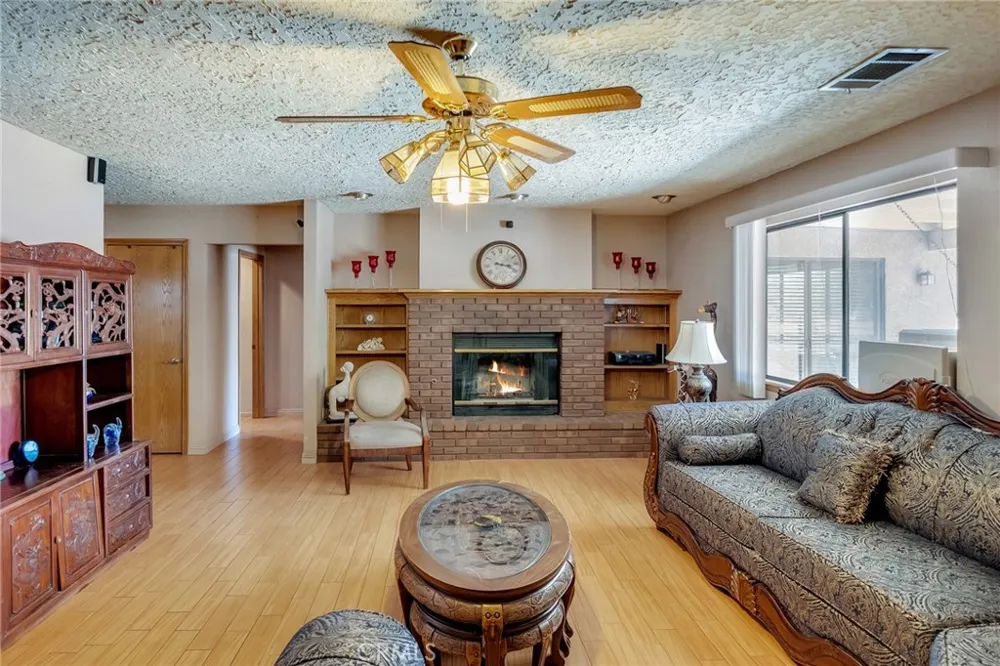 14861 Riverside Apple Valley, CA 92307
