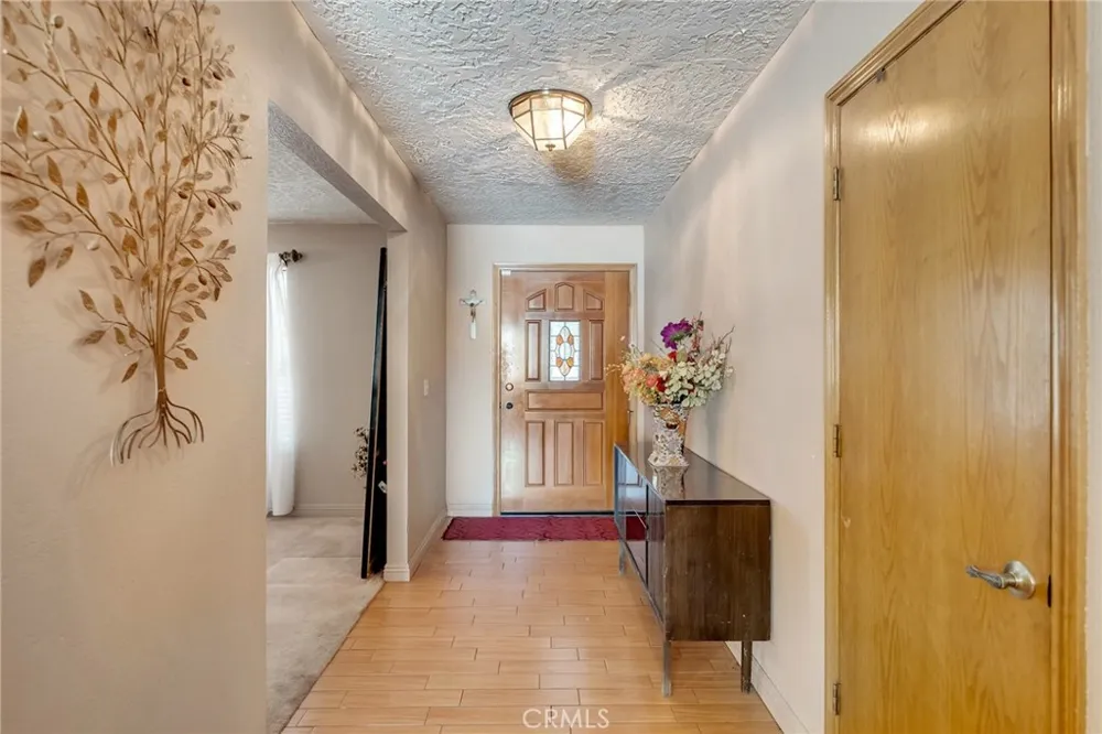 14861 Riverside Apple Valley, CA 92307