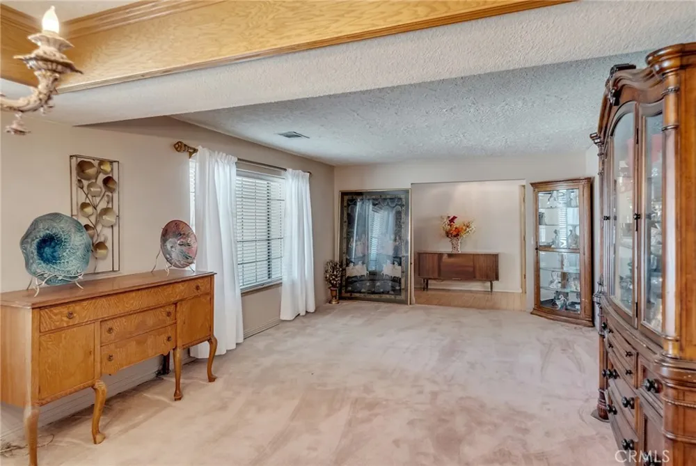 14861 Riverside Apple Valley, CA 92307