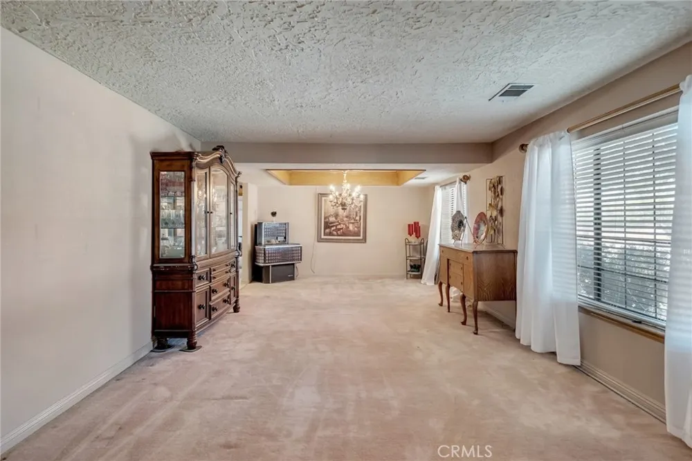 14861 Riverside Apple Valley, CA 92307
