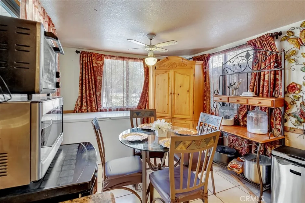 14861 Riverside Apple Valley, CA 92307