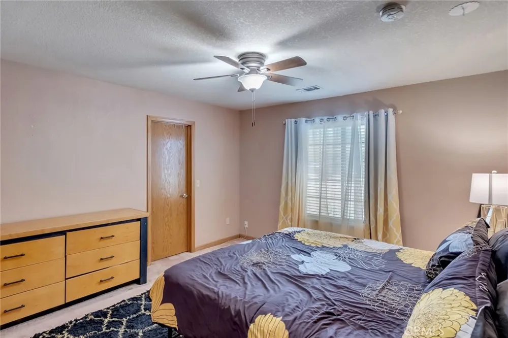 14861 Riverside Apple Valley, CA 92307