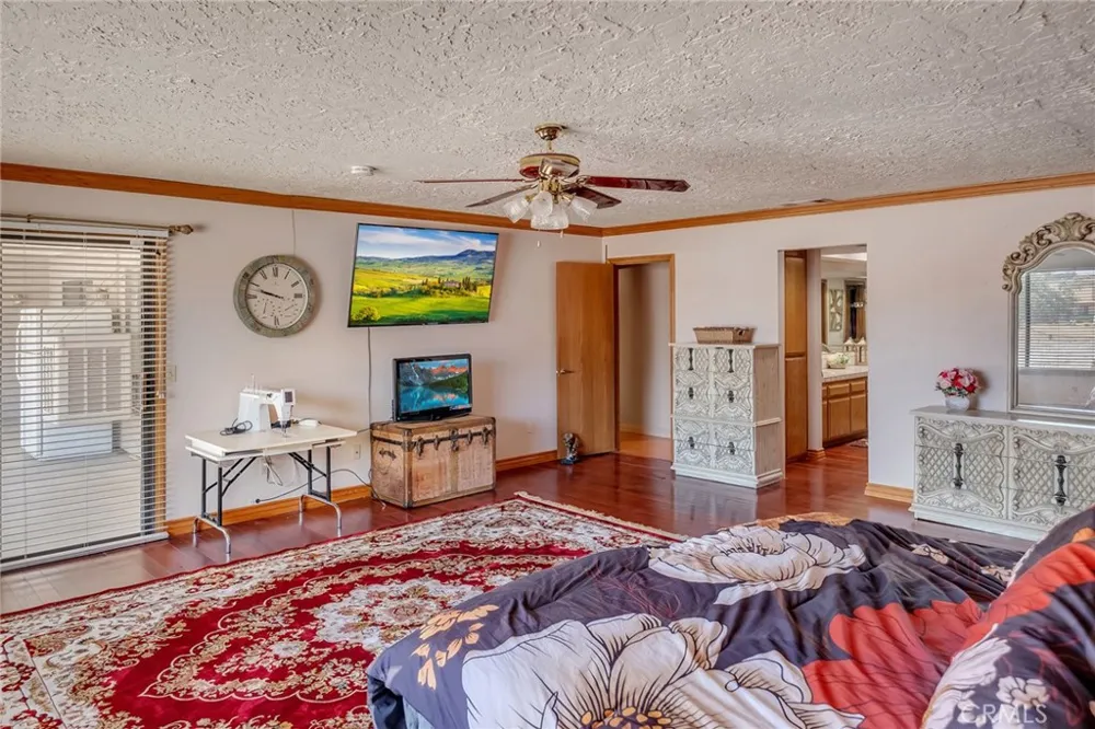 14861 Riverside Apple Valley, CA 92307