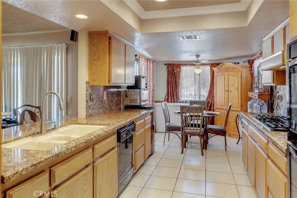 14861 Riverside Apple Valley, CA 92307