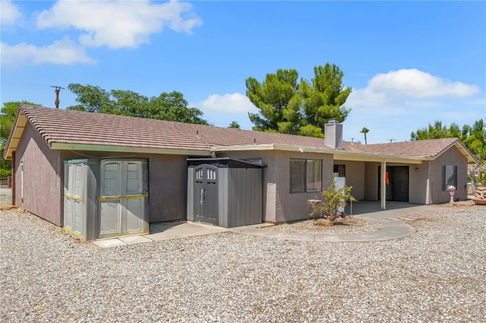 14861 Riverside Apple Valley, CA 92307