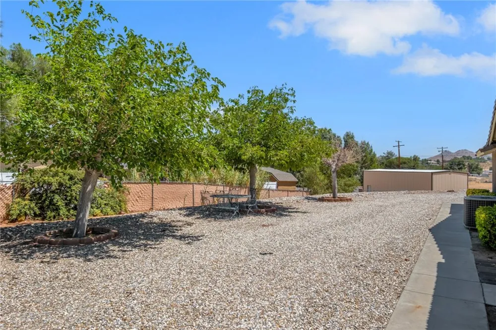 14861 Riverside Apple Valley, CA 92307
