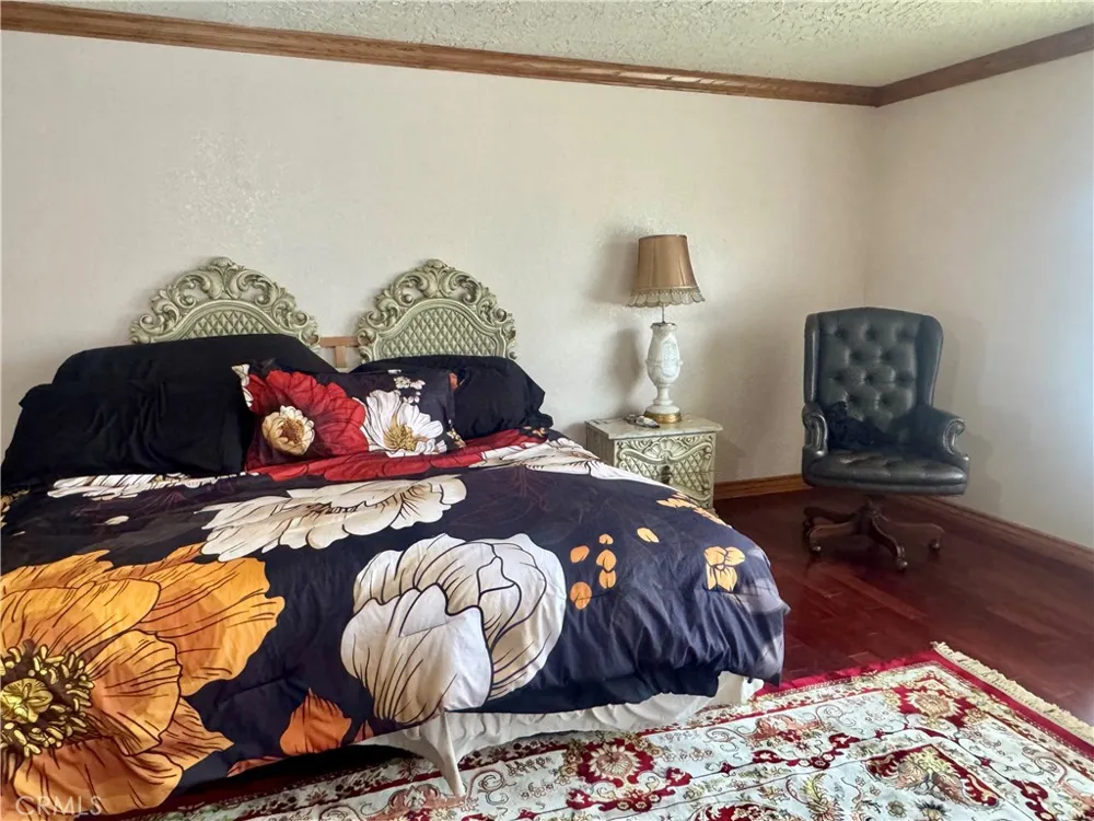 14861 Riverside Apple Valley, CA 92307