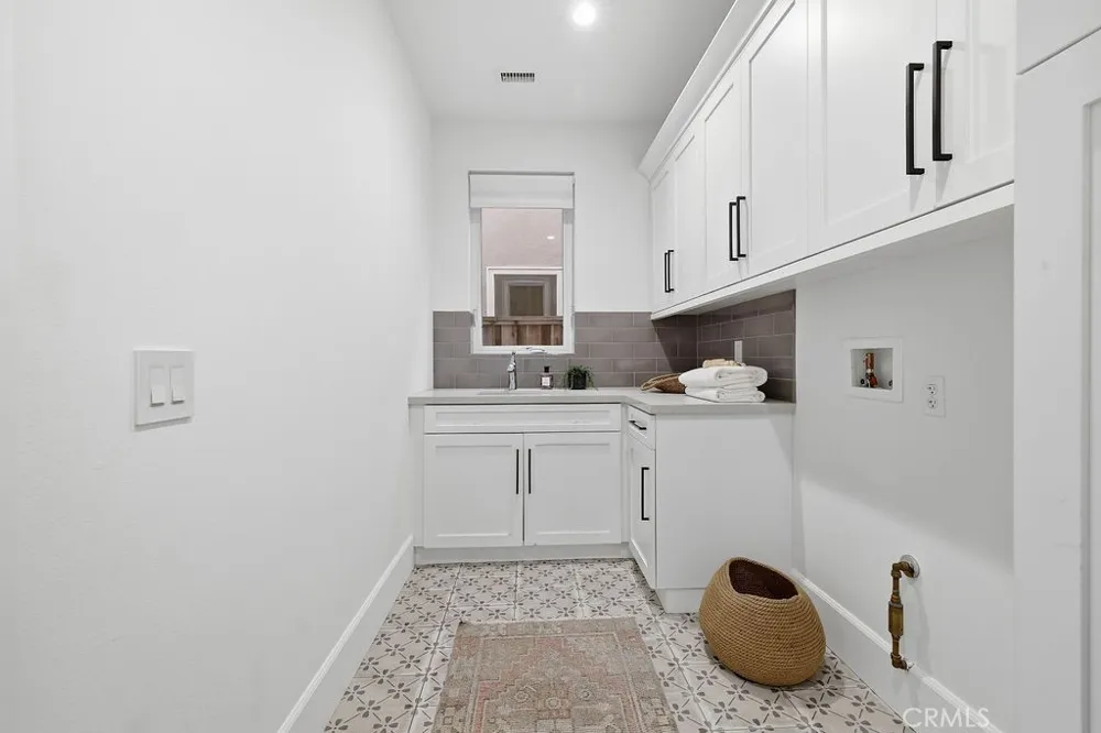 2360 Orange Avenue Costa Mesa, CA 92627