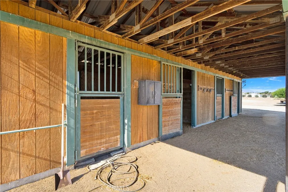 10525 Mono Phelan, CA 92392