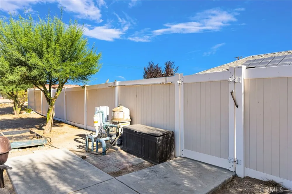 10525 Mono Phelan, CA 92392