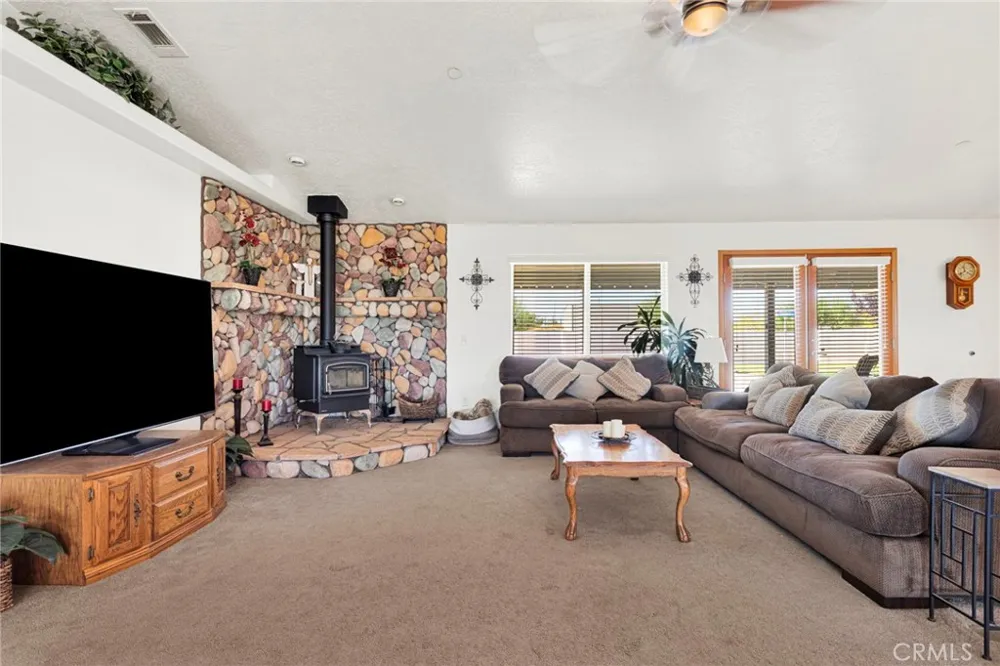 10525 Mono Phelan, CA 92392