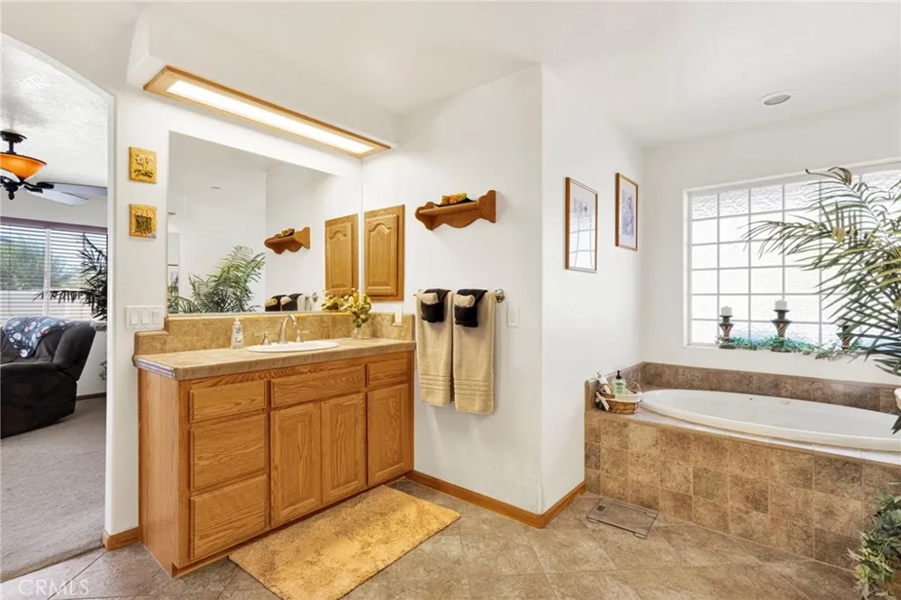 10525 Mono Phelan, CA 92392