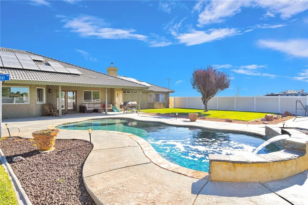 10525 Mono Phelan, CA 92392