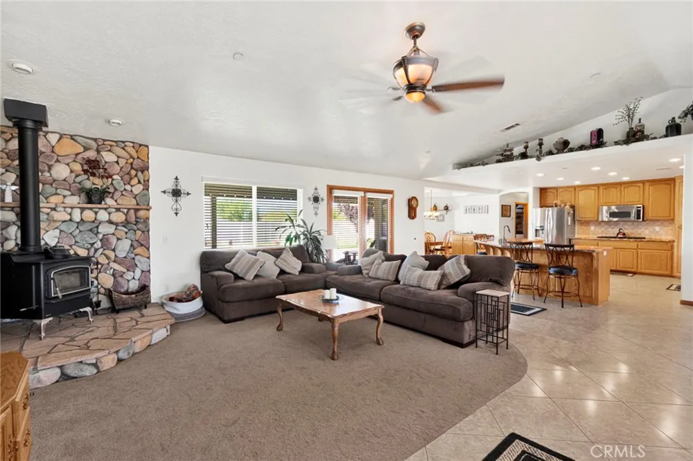 10525 Mono Phelan, CA 92392