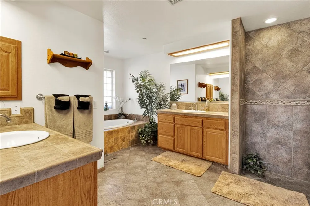 10525 Mono Phelan, CA 92392