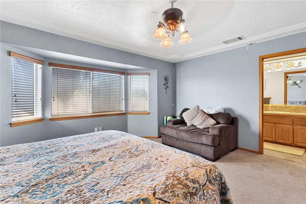 10525 Mono Phelan, CA 92392