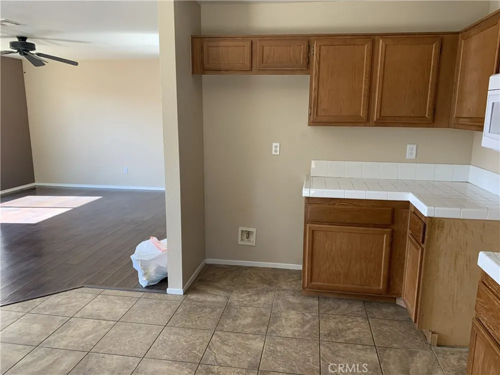 11733 Virginia Adelanto, CA 92301