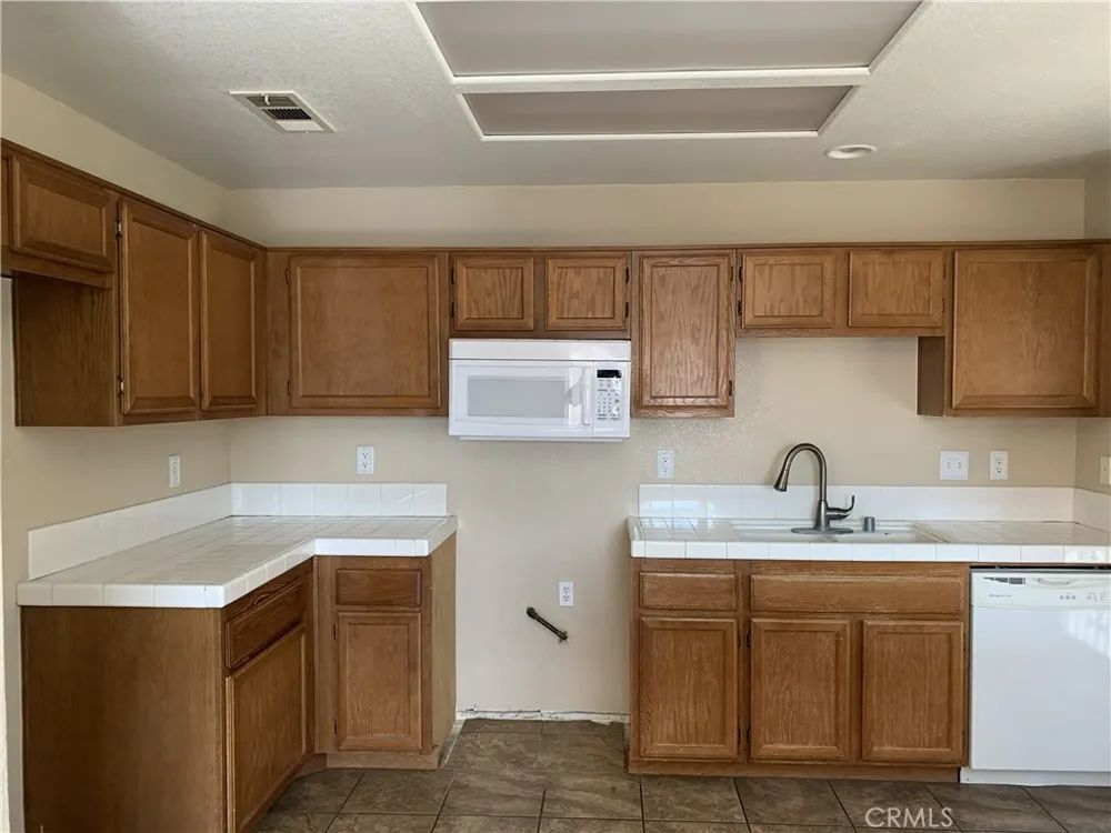 11733 Virginia Adelanto, CA 92301